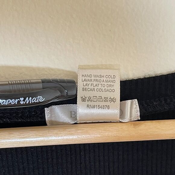 Bozzolo | Black V-Neck Long Sleeve Ribbed Crop Top | Large - Picture 4 of 4